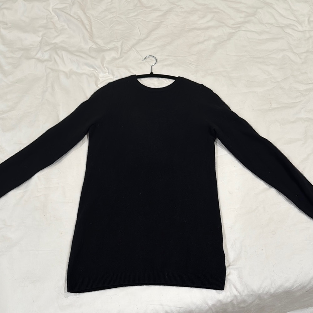 Equipment cashmere Black Long Sleeve Sweater, deep V in back, size small
